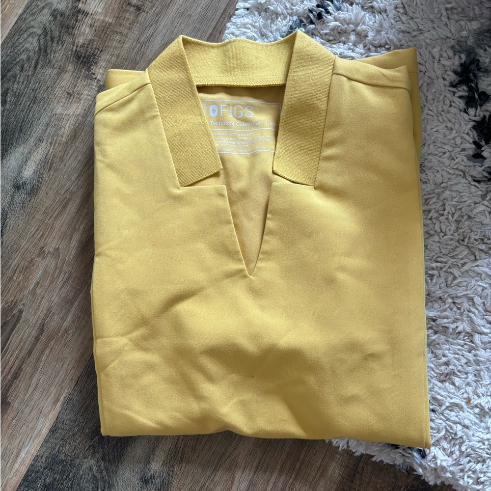 Light gold XS Inala V-Neck Scrub Top